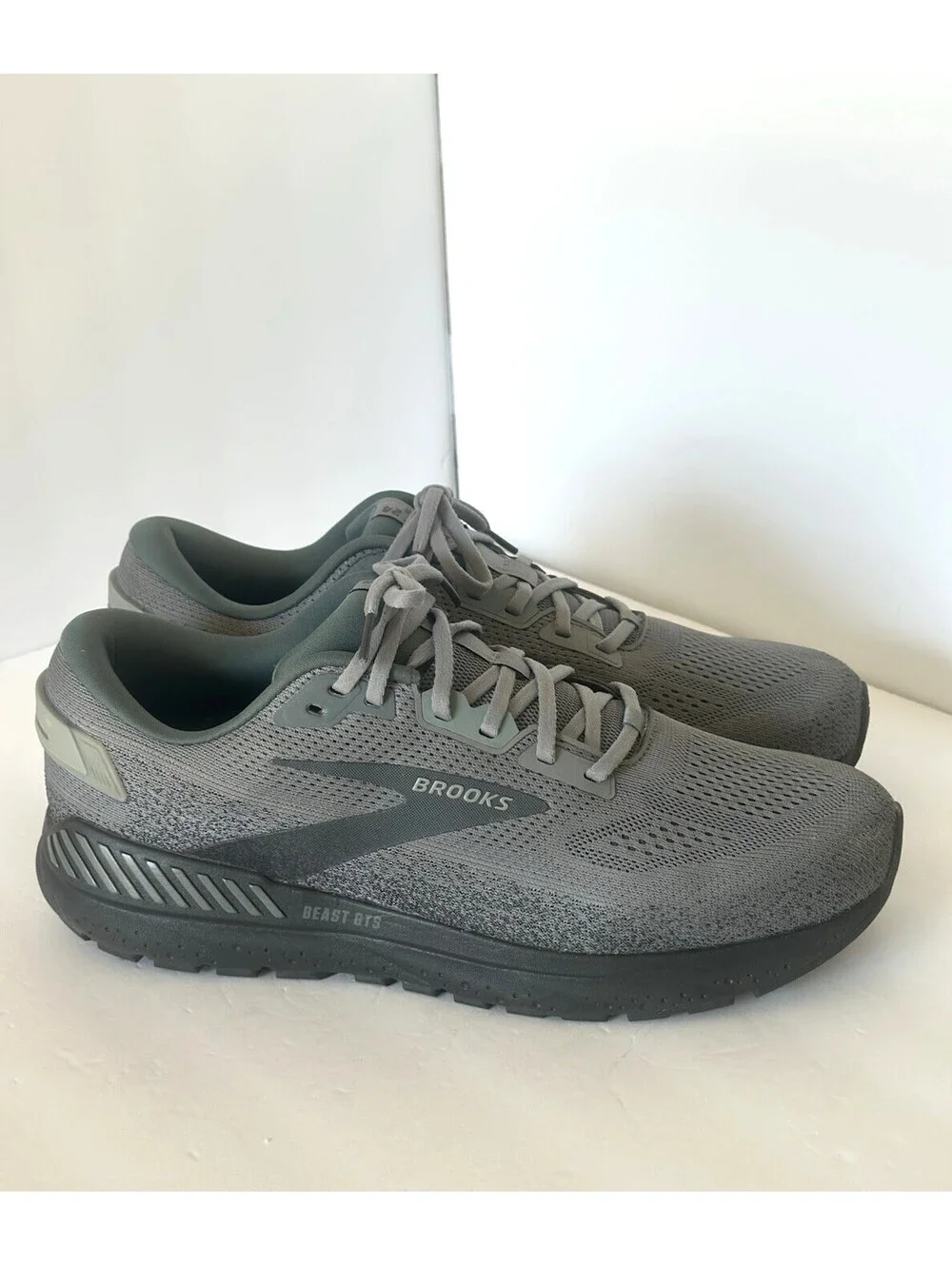 Brooks Beast GTS 24 Mens Size 13 EE Width Primer Gray/Ebony 1104252E069